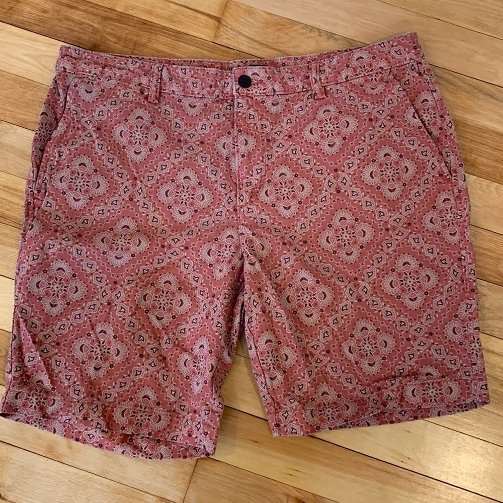 Men’s Lands’ End Shorts - Size 38 - Paisley Pattern - Light Red